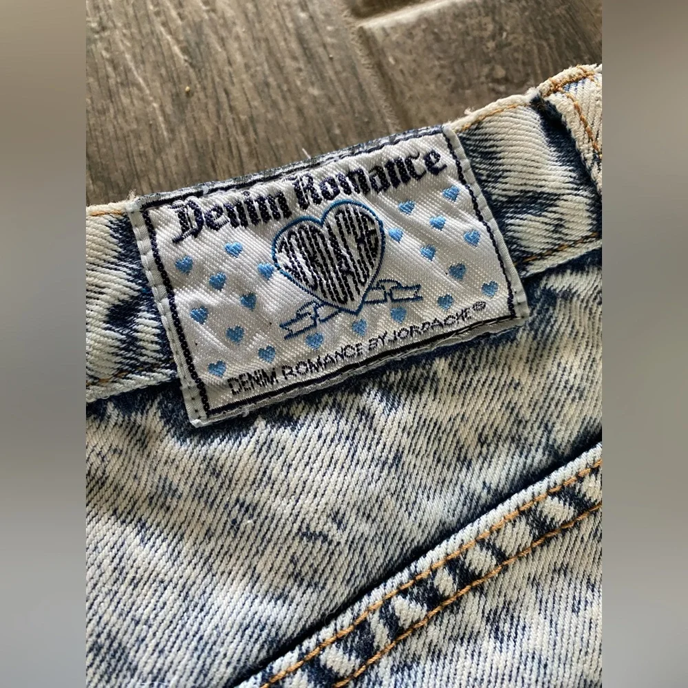 Vintage Jordache White Wash Denim Skirt with Lace Heart! 7/8 💙 - Picture 6 of 8